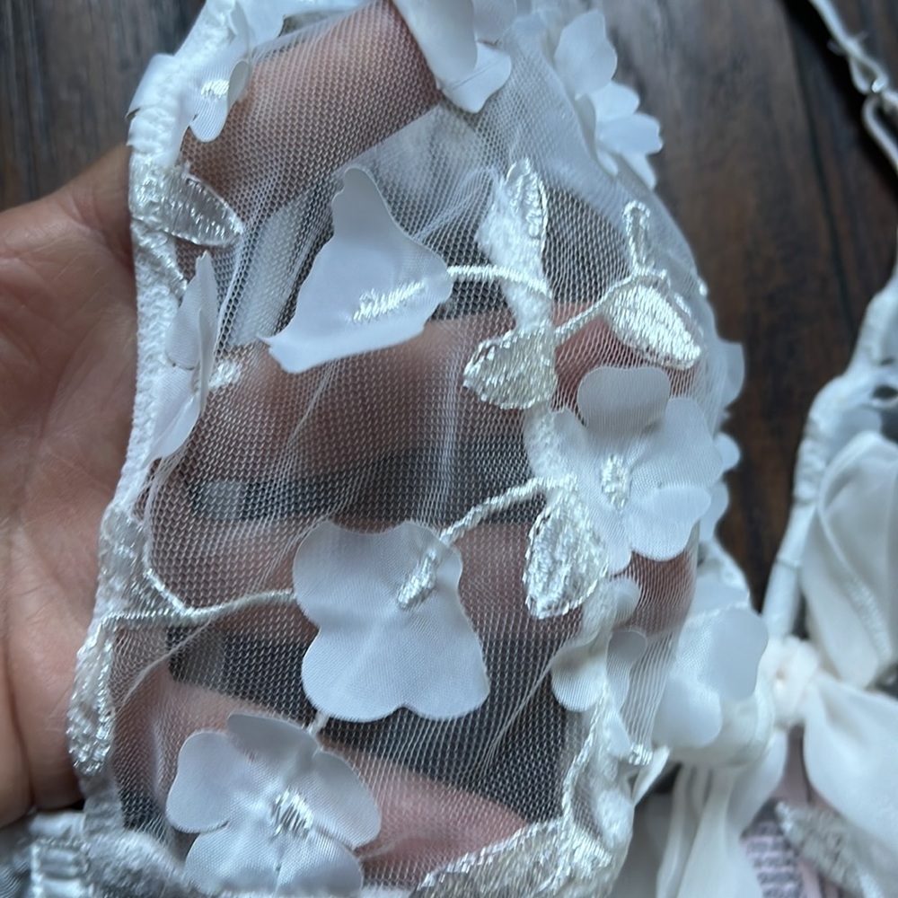 Victoria’s Secret White Sheer Floral Bra - Picture 7 of 10